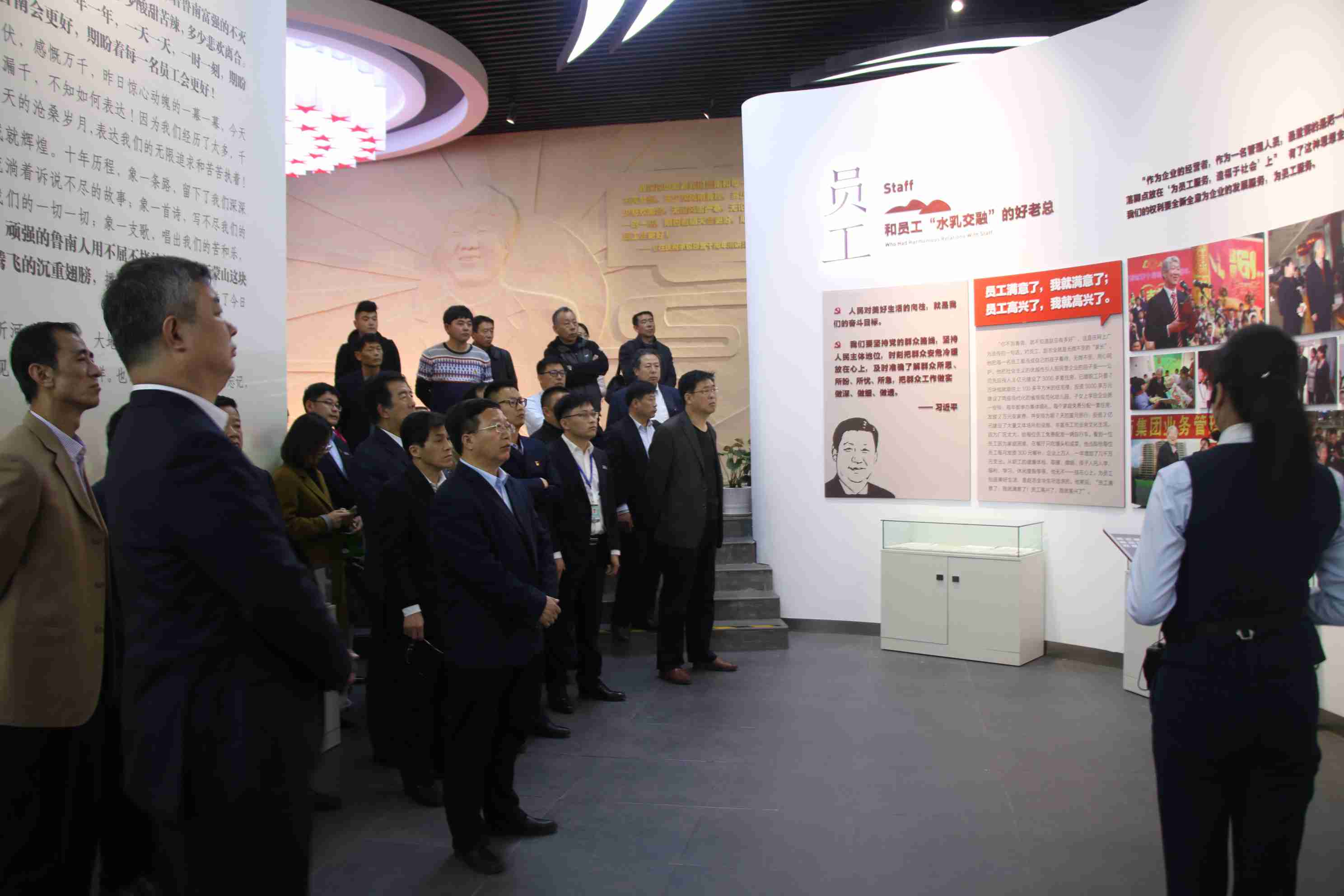 青岛校区与鲁南制药集团签订协议深化校企合作，传承红色基因，共同培养人才。(图文)