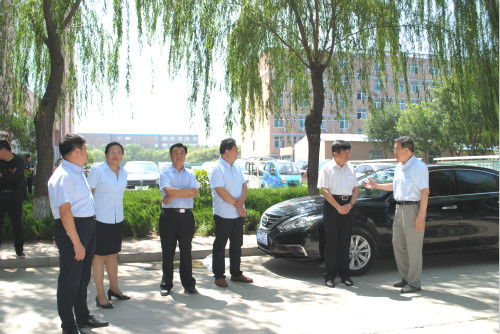 禹城市人大常委会党组副书记、副主任赵忠祥来我院指导新生报到工作