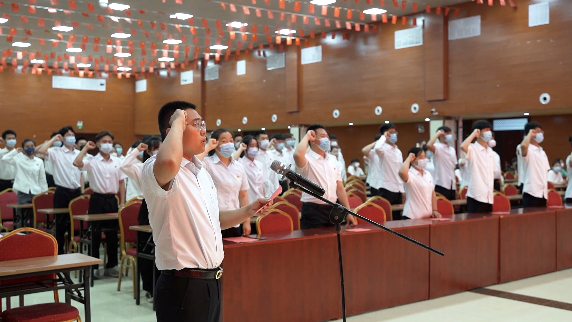 德州科技职业学院主校区党总支举行2022年预备党员入党宣誓仪式。