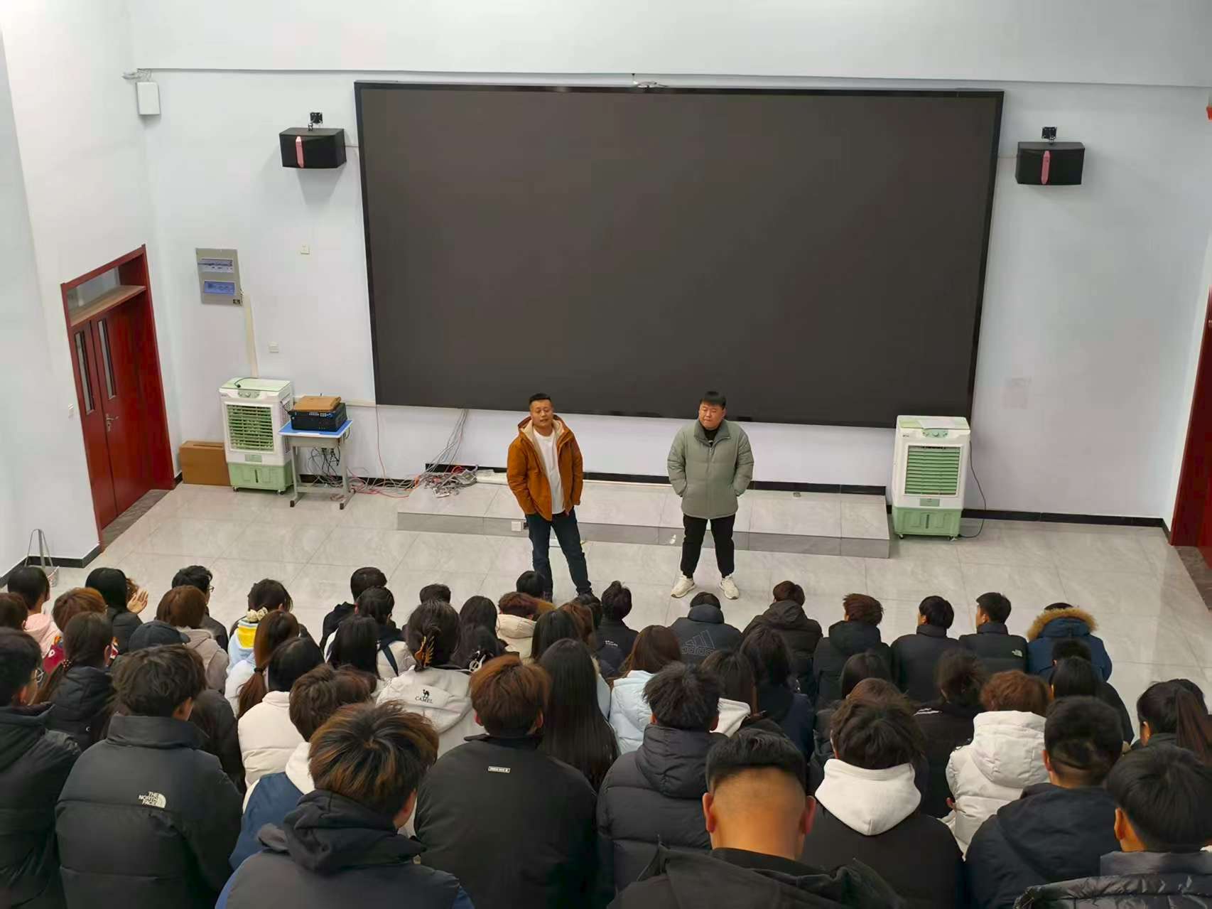 德州科技职业学院信息工程学院宿管部门召开工作例会——强化服务保障,筑牢校园安全防线,强调宿舍及宿管部管理。